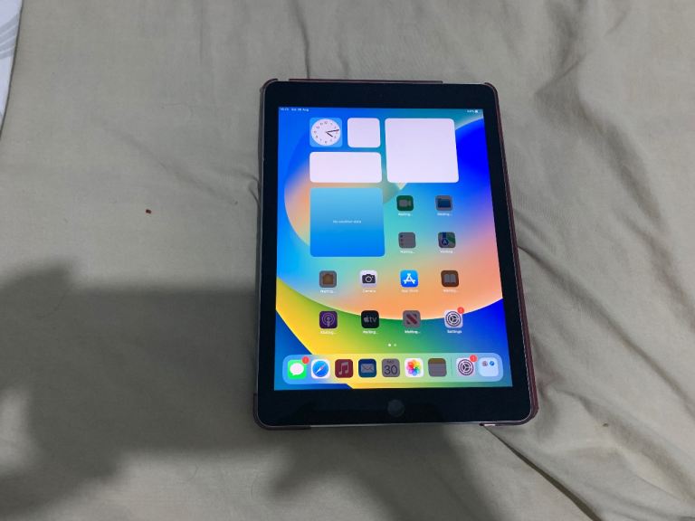 APPLE IPAD PRO GOOD CONDITION 