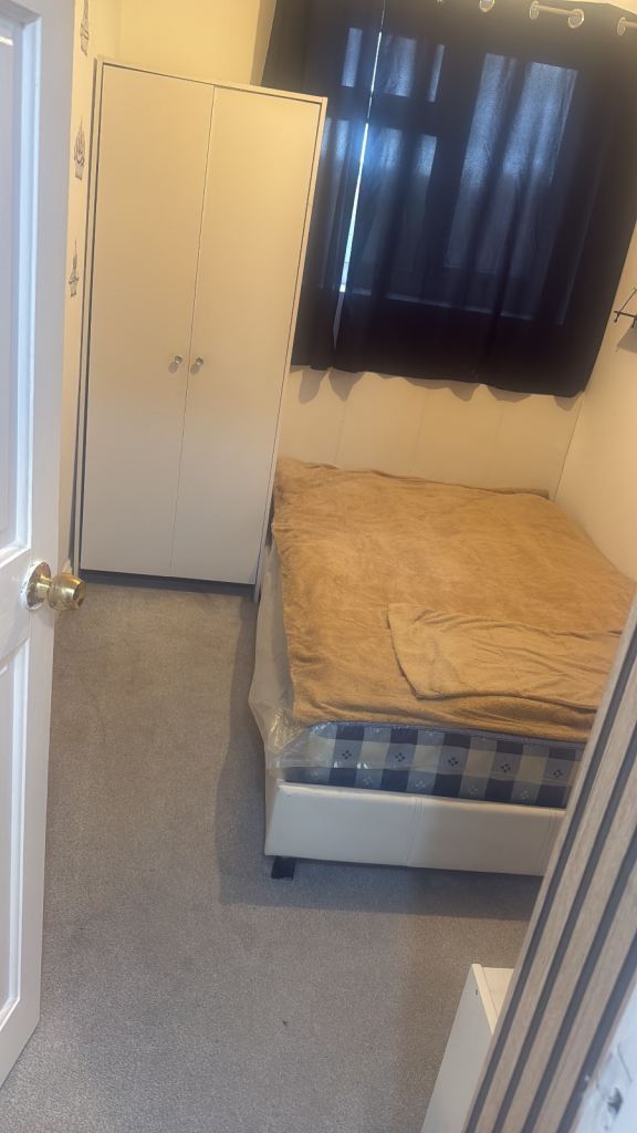 Room to rent  for girls 