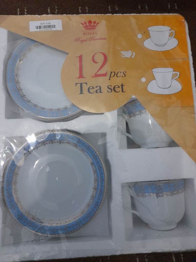 Brand New Royal Royal Porcelain 12pc Tea Cup & Saucer Set