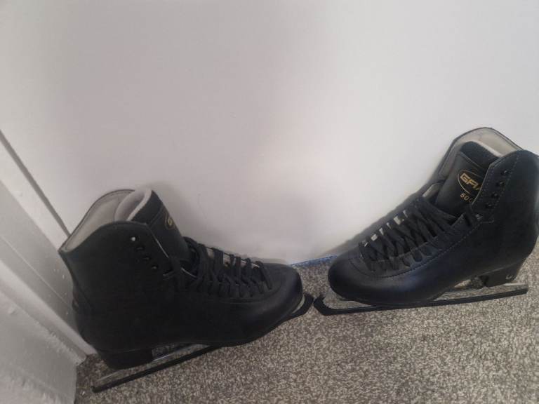 GRAF ICE SKATES SIZE 8/9