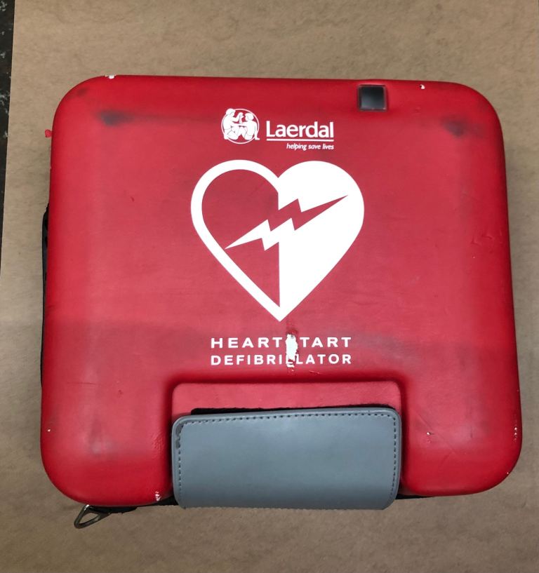 Defibrillator Philips FR3 complete with carry case and batteries