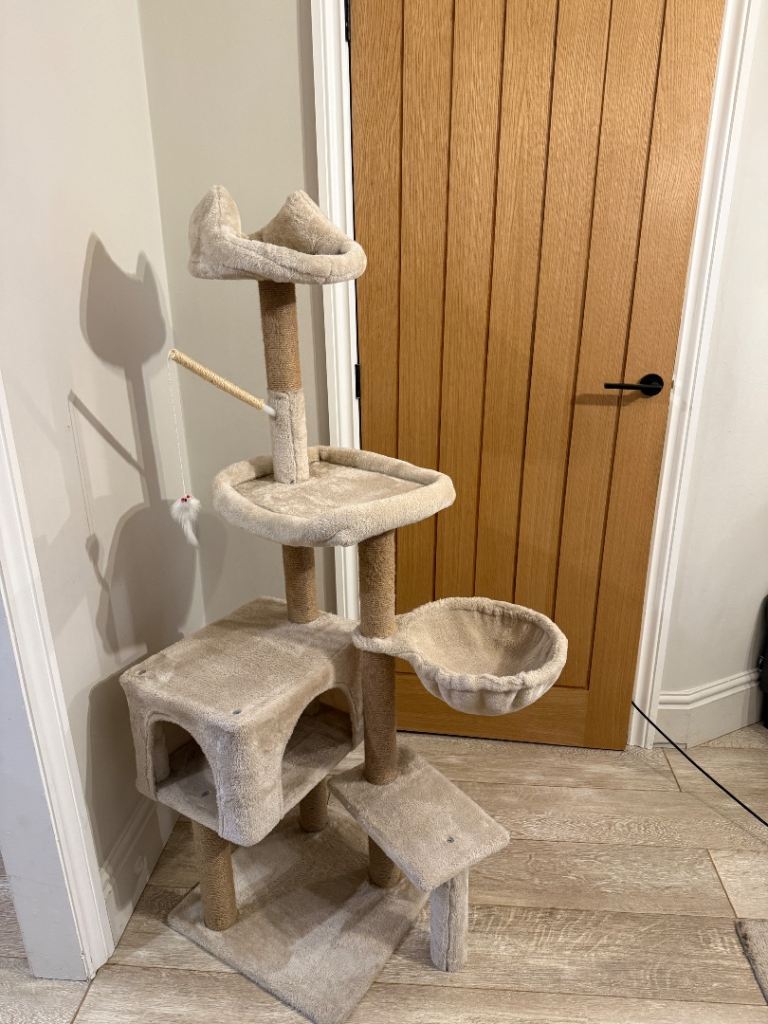CREAM CAT TREE WITH SCRATCH POSTS 