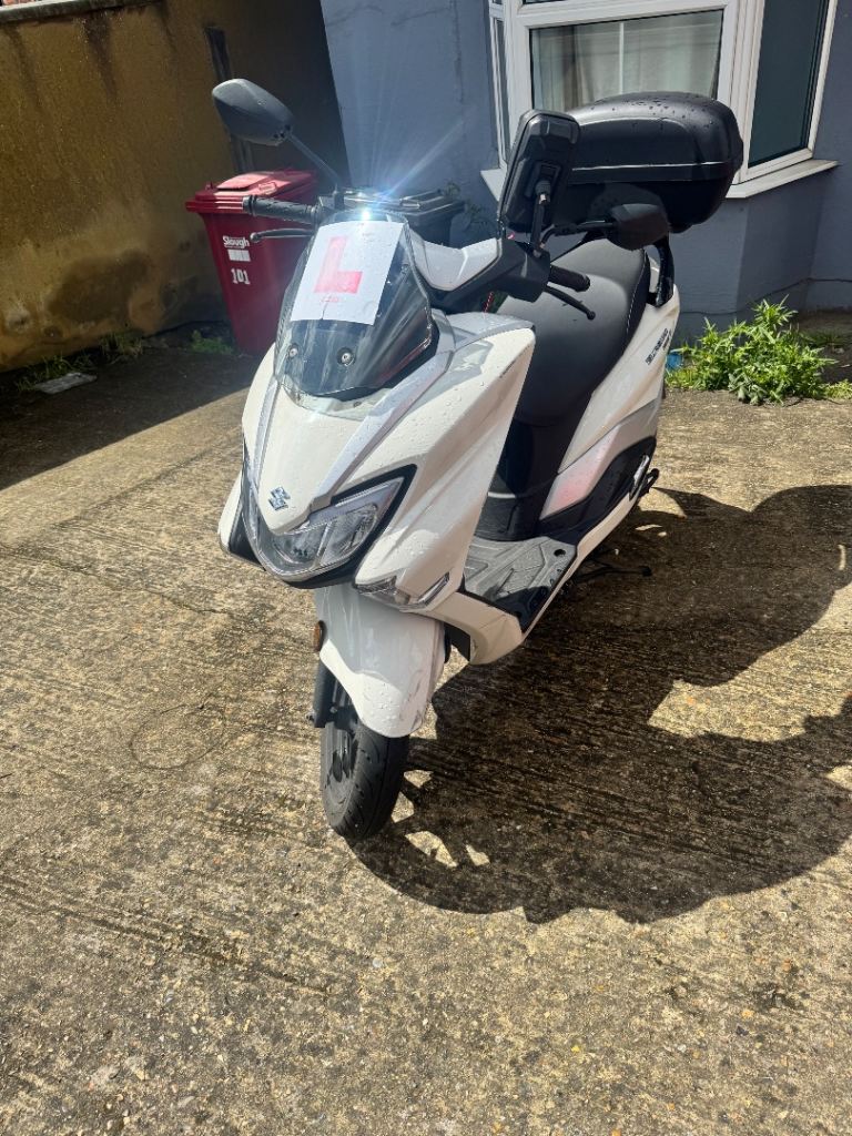Suzuki, BURGMAN, 2025, 124 (cc)