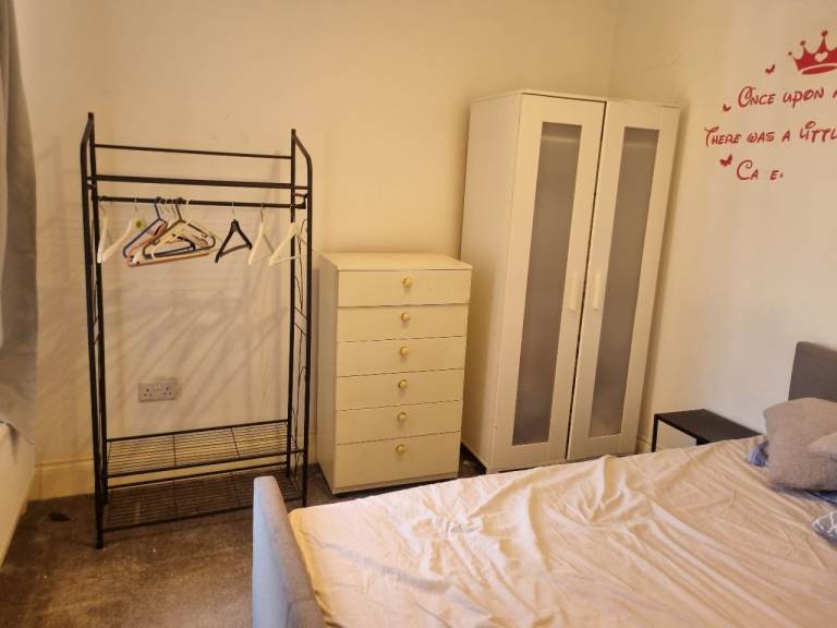 Room to rent (bills inclusive)