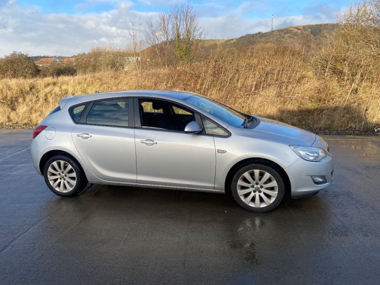 2011 VAUXHALL ASTRA 1.6, long mot gearbox a bit noisy still drives fine cheap 