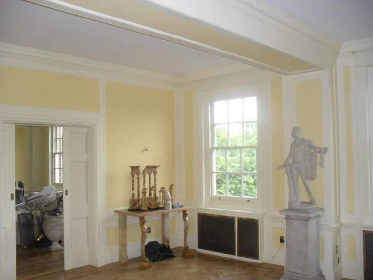 PAINTER & DECORATOR, HANDYMAN, AND REFURBISHMENT Specialist!! 