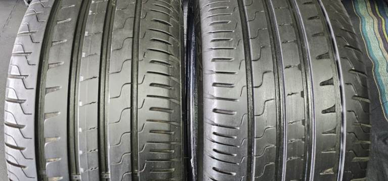 245 45 17   2 x tyres Avon ZV7