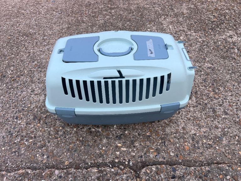 Hard Plastic Pet Carrier