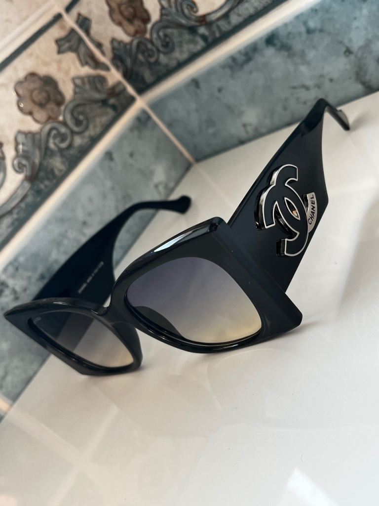 Chanel Black Sunglasses – As Good As New