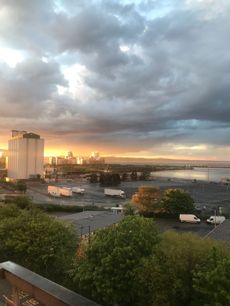 Single Room with access to Lift,Balcony and Parking 