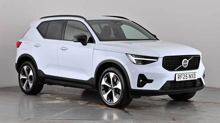 2025 Volvo XC40 Plus Dark  B3 Mild hybrid Dark Tints Heated Seats Keyless Google Nav Estate Petro...