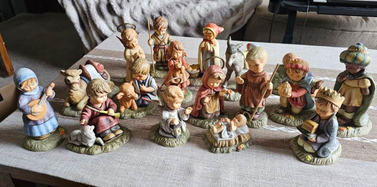 Complete 18-Piece Berta Hummel Goebel Nativity Set – 1990s – £220 ONO