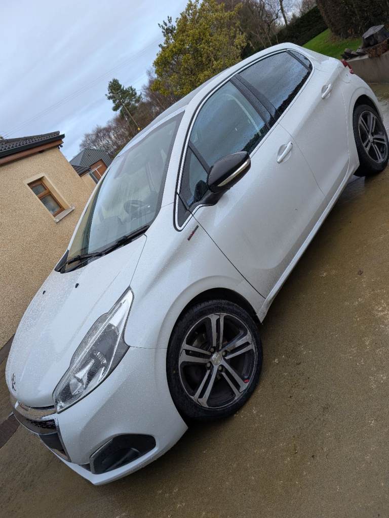 Peugeot, 208, Hatchback, 2015, Manual, 1199 (cc), 5 doors