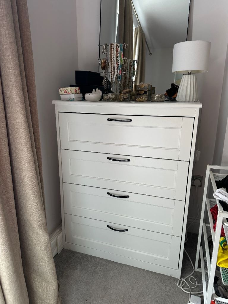 White Chest of 4 Drawers – Good Condition