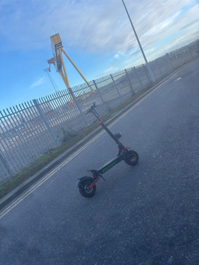 iScooter IX5S Electric Scooter – Black, Near New Condition