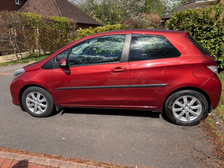 Toyota, YARIS, Hatchback, 2013, Manual, 1329 (cc), 3 doors