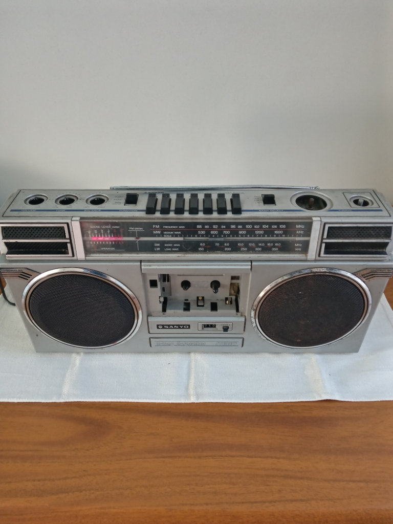 SANYO RETRO RADIO CASSETTE EARLY 80's