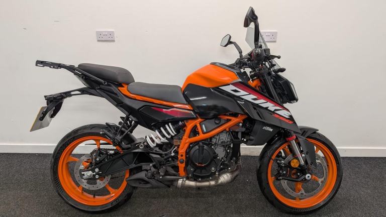 KTM 390 DUKE ** 1 OWNER - 12 MONTH MOT - QUICKSHIFTER **