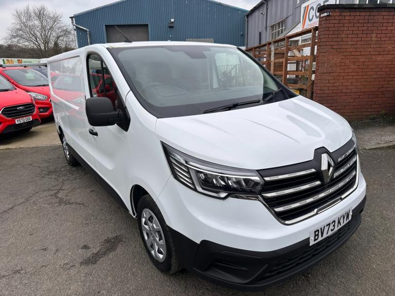 2023 73 RENAULT TRUCKS UK TRAFIC dCi 150 3T LWB L2 H1 Van Red Edition