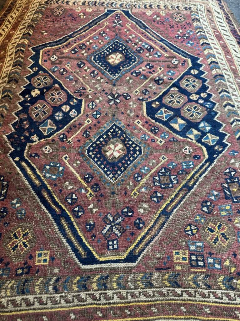 Antique Persian handmade wool rug. cm x 115 cm.