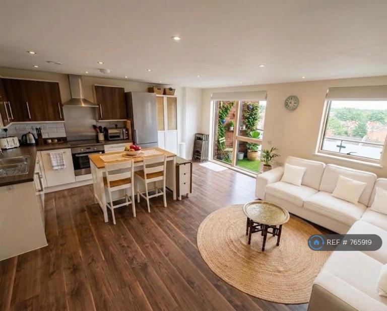2 bedroom flat in Church Road, London, NW10 (2 bed) (#765919)