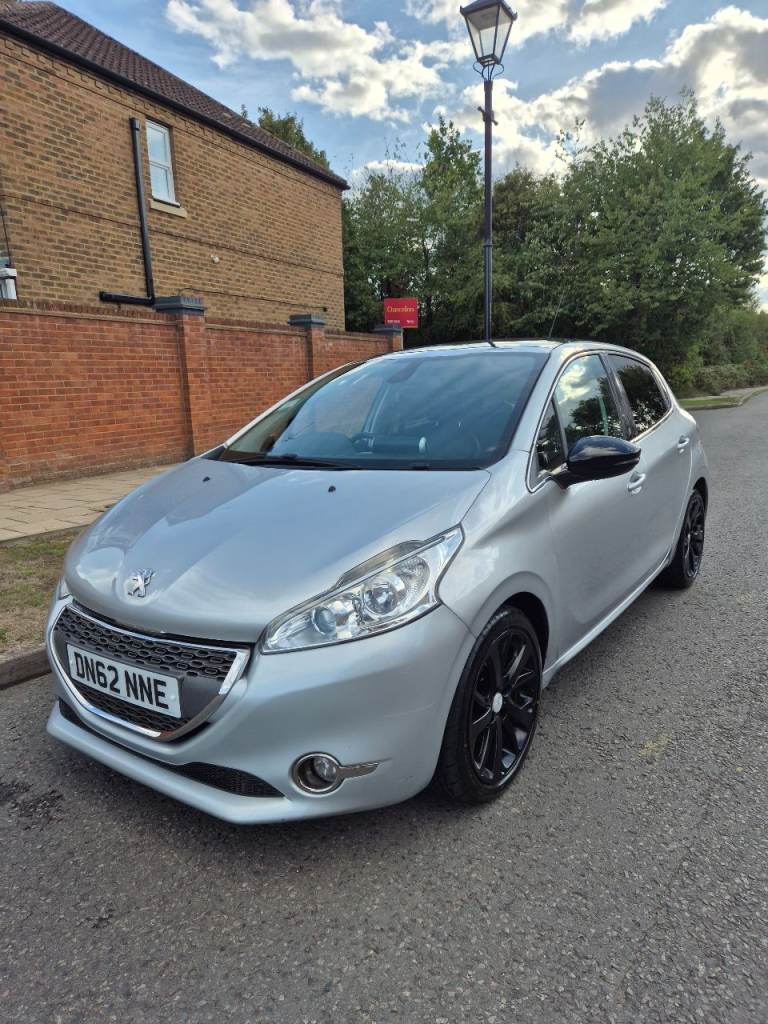 Peugeot 208 Automatic 2012 Diesel 1.6 5 doors