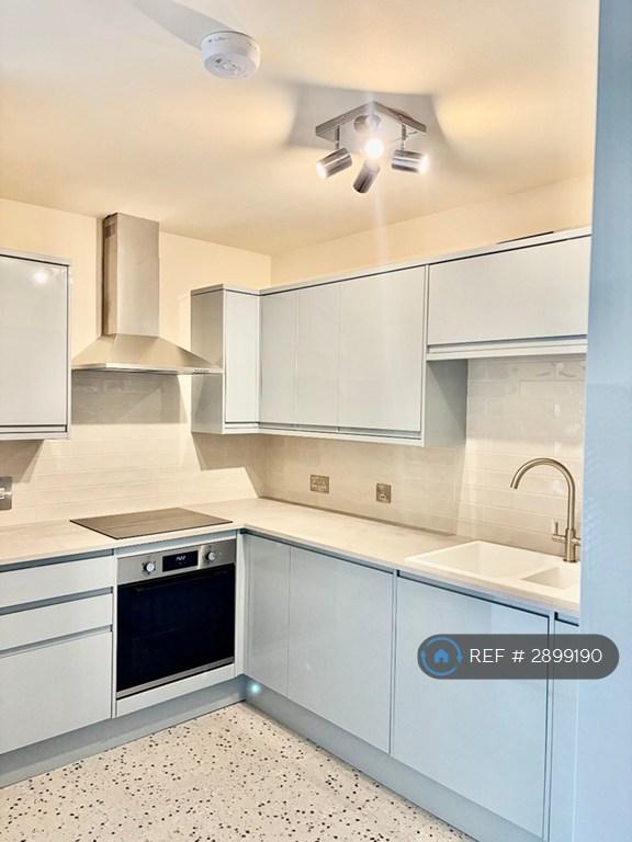3 bedroom flat in St. Georges Street, Cheltenham, GL50 (3 bed) (#2899190)