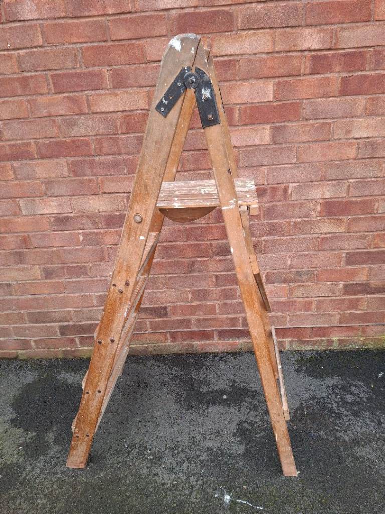 Wooden 4 Rung Ladder