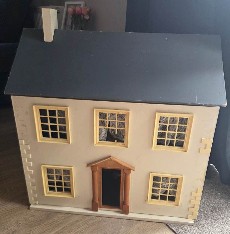 Wooden Dolls House - White Front, Good Condition