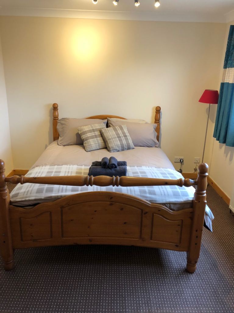 Large double room Inverness, no bills 