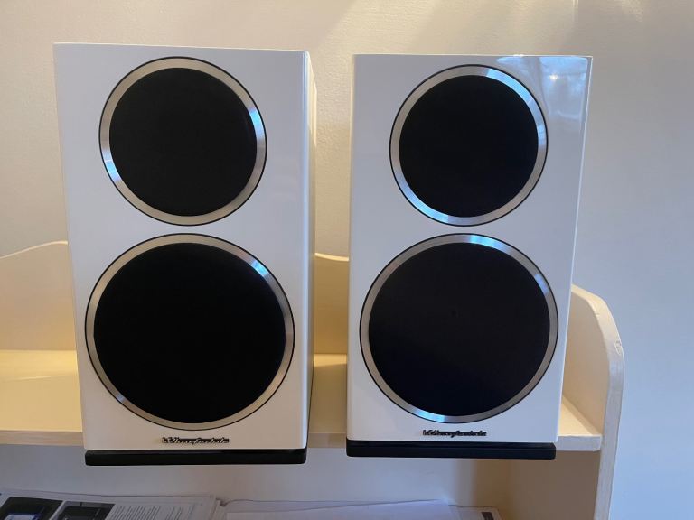 Wharfedale Diamond 220 loudspeakers - white