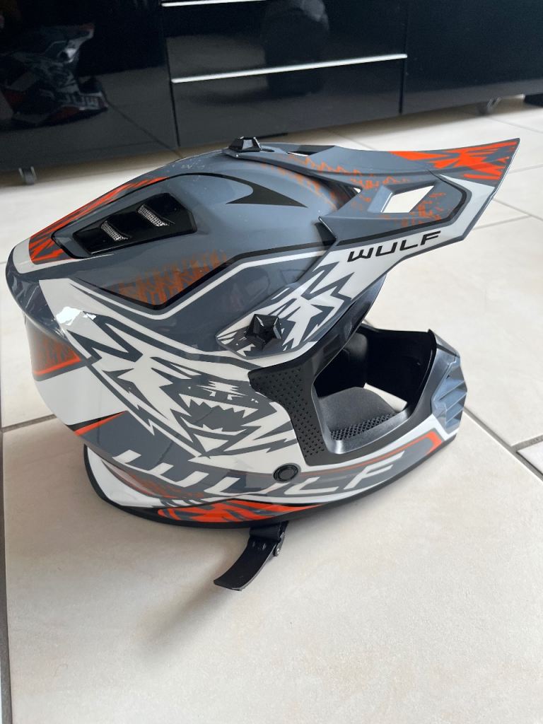 Wulf motorcycle helmet 