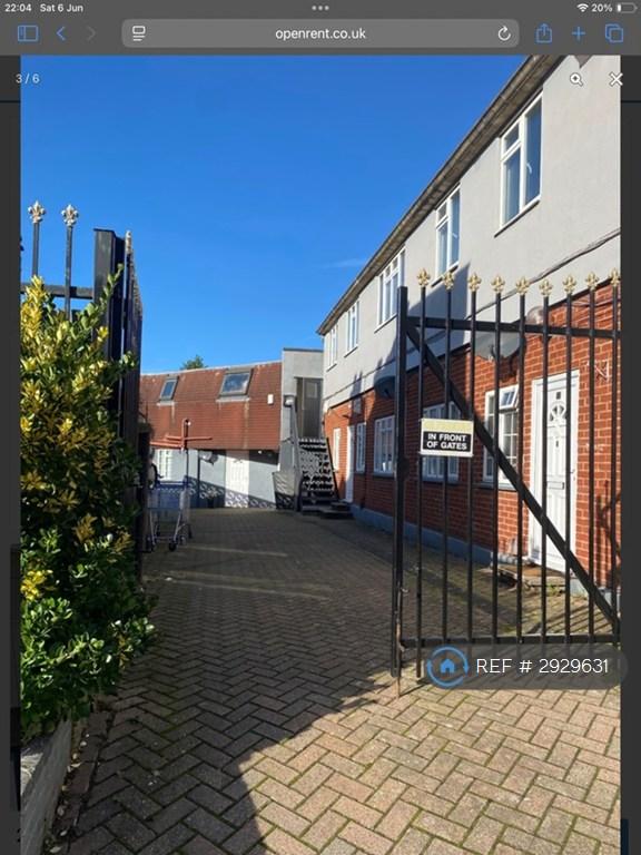 1 bedroom flat in Carpenters Court, Bromley, BR1 (1 bed) (#2929631)