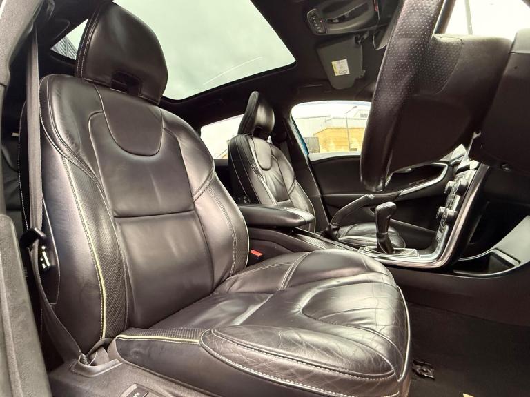 2015 Volvo V40 D4 [190] R DESIGN Lux Nav 5dr HATCHBACK DIESEL Manual