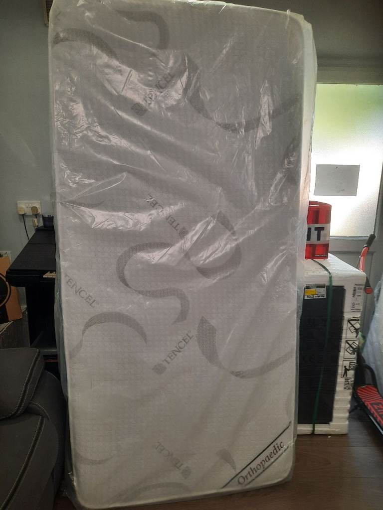 Single memory foam mattress very firm never used still packaged can deliver 