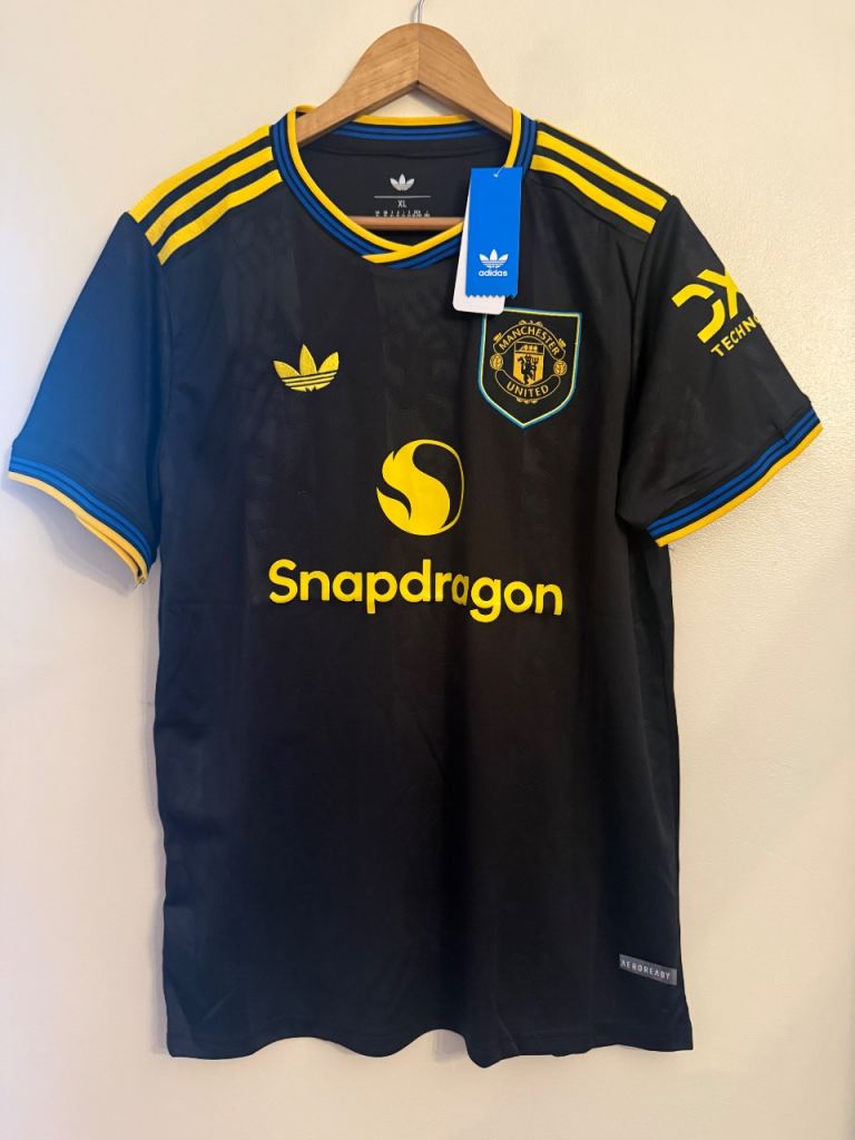 Man Utd 25/26 third shirt BNWT Adidas replica 