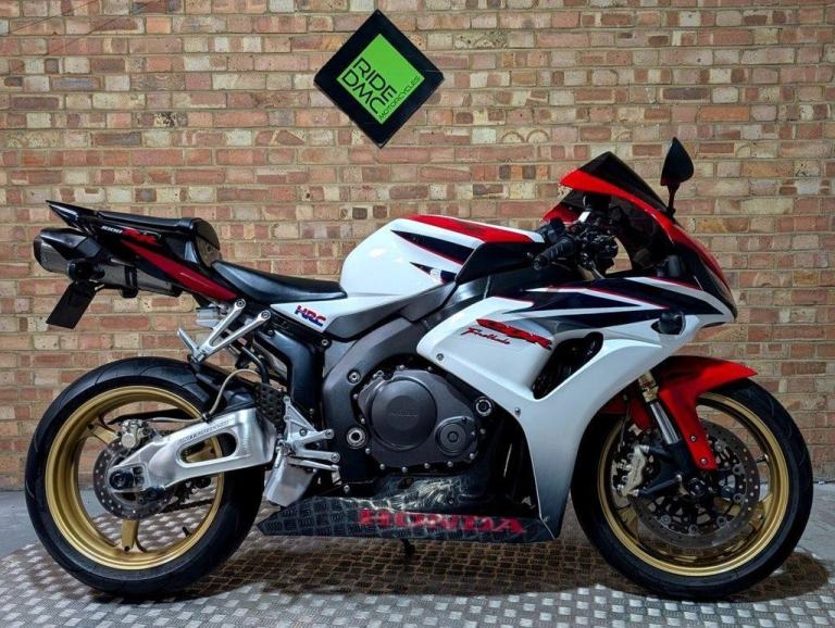 HONDA CBR1000RR FIREBLADE RR7 2007 - AKRAPOVIC - EXTRAS - LOVELY BIKE.