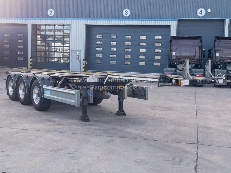 D-TEC GOOSENECK SLIDING SKELETAL TRI AXLE TRAILER