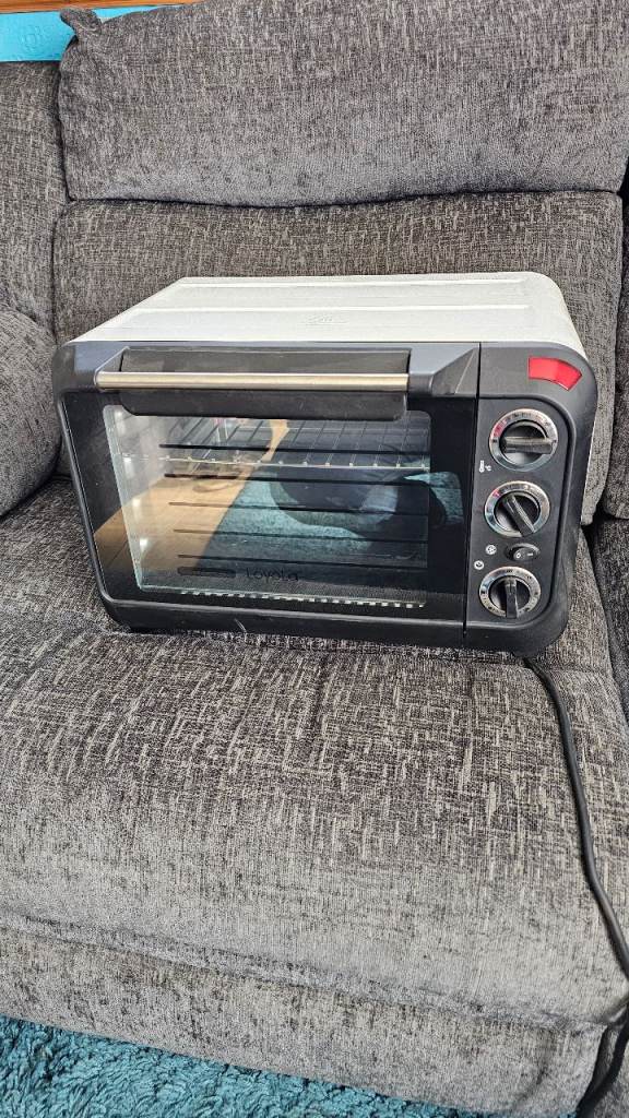 Compact Electric Mini Oven with Grill – Good Condition