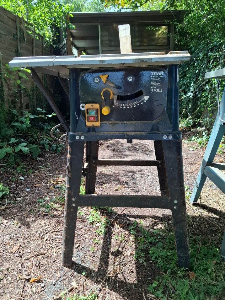 Circular saw bench 