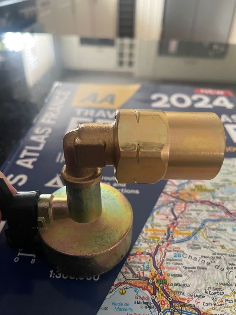 French gas bottle regulators 