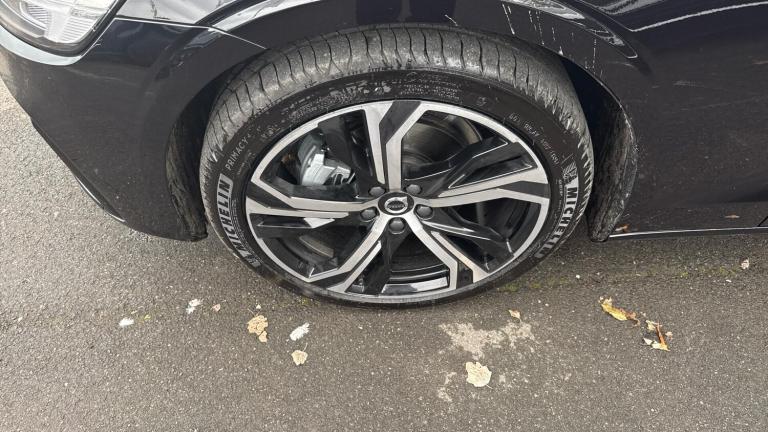 2025 Volvo V60 Plus, B4 Mild hybrid, Petrol, Dark ESTATE Petrol/Electric Hybrid Automatic