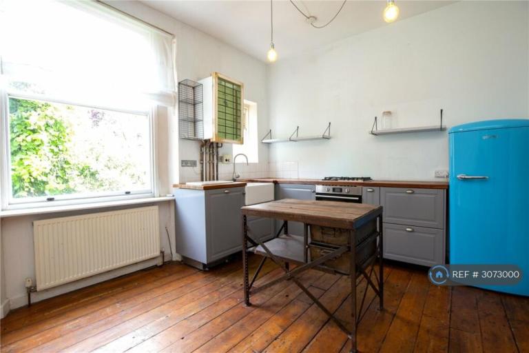 2 bedroom flat in City Road, Bristol, BS2 (2 bed) (#3073000)