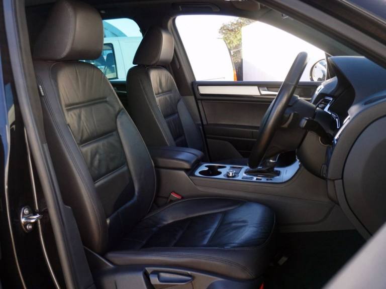 2014 Volkswagen Touareg 3.0 TDI V6 BlueMotion Tech R-Line SUV Diesel Tiptronic 4WD (s/s) 5dr - Ju...