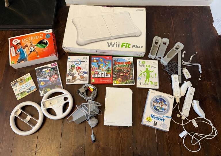Wii Console & Games Bundle - VGC