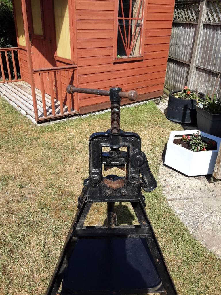 Plumbers tripod pipe vice.