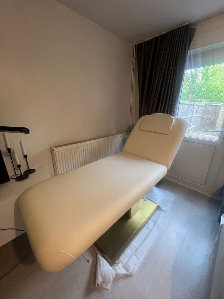 Electric treatment bed
