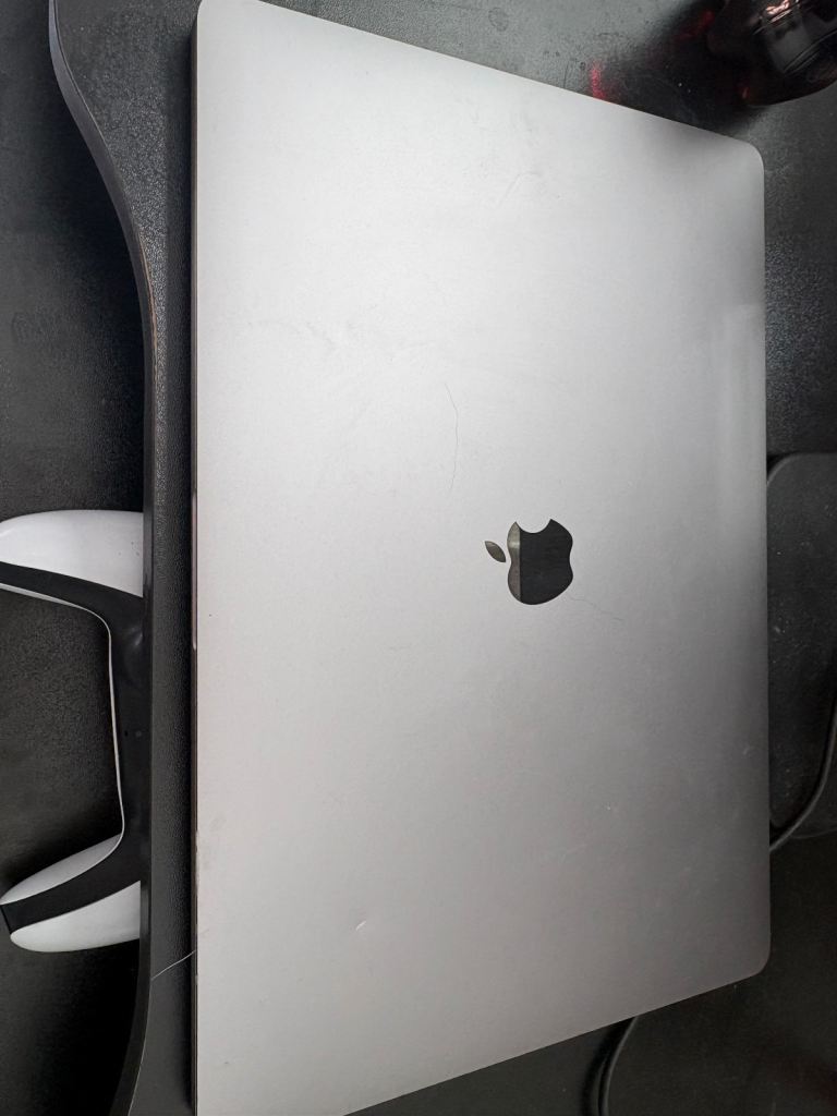 MacBook 2019 16’’ screen 16 ram