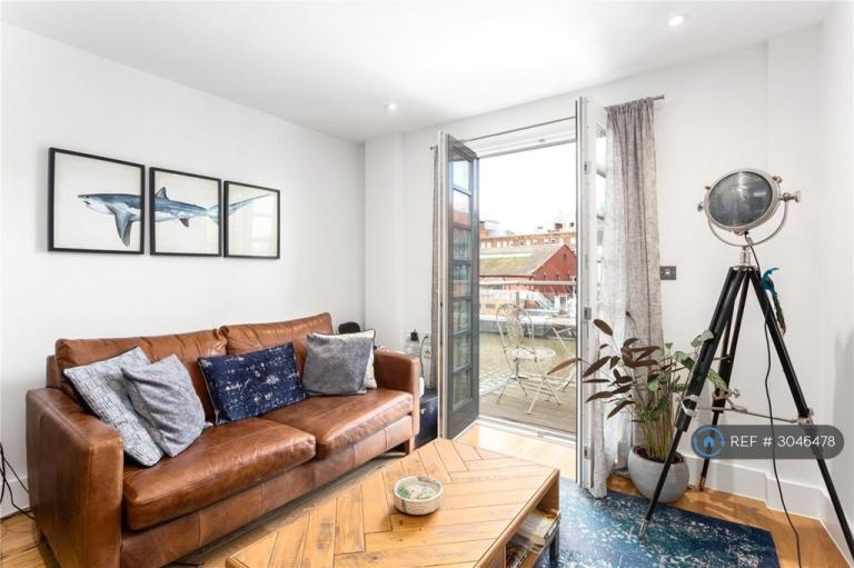 2 bedroom flat in Huller & Cheese, Bristol, BS1 (2 bed) (#3046478)