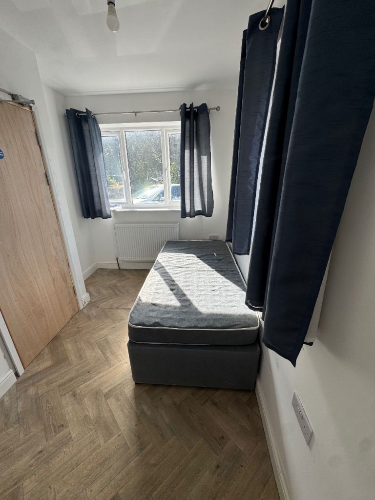 Single Room (Small) Henbury, All Bills Inc - Low Deposiit